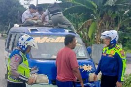 Satlantas Polres Simalungun patroli tertib lalulintas, tilang pelanggar peraturan