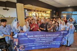 SMK 1 Sungaliat Praktek Industri Kemasan di  UPTD. RPK Disperindag Babel
