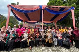 Unja lestarikan budaya Jambi melalui lomba pasang "Tengkuluk"