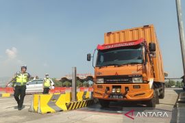 Tim gabungan lakukan operasi kendaraan ODOL guna tekan kecelakaan di Tol Cipali