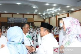 Tangis iringi pelepasan JCH Tapsel oleh Bupati Dolly Pasaribu