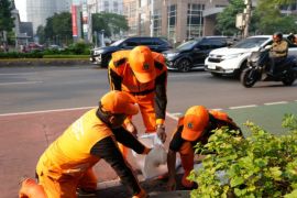 Jakpus rapikan sarana umum jelang Jakarta International Marathon 2024