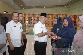 Pemkab Asahan salurkan dana bergulir kepada 20 pelaku usaha