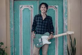 Eross SO7 lelang gitar untuk sumbang Palestina