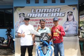 Polisi-wartawan Banjarbaru mancing bersama meriahkan HUT Bhayangkara