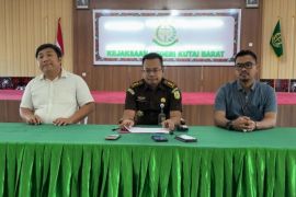 Kejaksaan tetapkan  Kadisnakertrans Kubar tersangka korupsi kWh meter