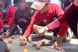 Wisatawan padati Festival Peh Cun di Pantai Pasir Padi Pangkalpinang