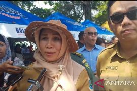 Pj Wako Pangkalpinang saksikan langsung lomba makan otak-otak di pantai Pasir Padi