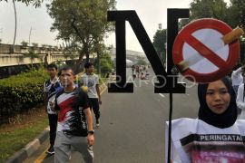 Pemeriksaan kesehatan dan sosialisasi dampak negatif rokok