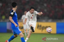 Thom Haye main penuh saat Almere City dikalahkan Ajax 0-1