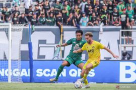 Liga 1: Hadapi musim depan, Persebaya perpanjang kontrak tiga pemain belakang