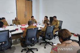 Pemprov Papua imbau pemda pantau stok kebutuhan bahan pokok secara berkala