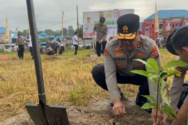 Polda Sultra tanam 780 bibit pohon sambut Hari Bhayangkara ke-78 2024