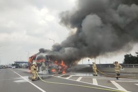Bus pariwisata terbakar di Tol Dalam Kota Wiyoto Wiyono