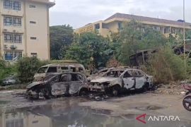 Kriminal kemarin, kasus Ria Ricis hingga mobil terbakar di Satpas SIM