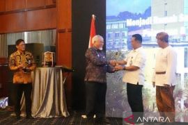 DLH Kaltim beri proper emas 14 perusahaan  peduli lingkungan