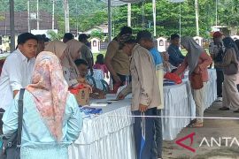 Bangka salurkan 3.622 paket sembako bersubsidi