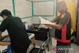Penyidik Kejari Ambon geledah Puskesmas Saparua cari bukti dugaan korupsi