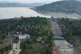 PLN sebut perubahan iklim dapat kurangi 75 persen produksi PLTA