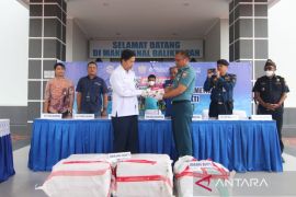 Lanal Balikpapan gagalkan penyelundupan kosmetik ilegal asal Filipina