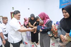 Bangka Barat bagikan makanan tambahan kepada bayi stunting