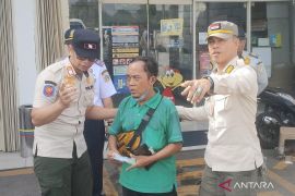 Perhubungan Jakbar sanksi peringatan kepada 11 jukir liar di Kembangan