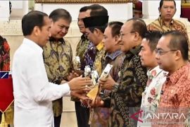 Pj Gubernur NTB terima penghargaan TPID Award dari Presiden
