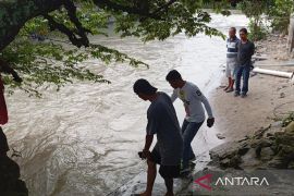Dua balita hanyut di Sungai Bah Bolon Pematangsiantar, satu masih dicari