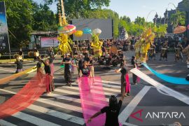 Kepala Disbud Bali pimpin gladi  pawai pembukaan PKB XLVI 2024.