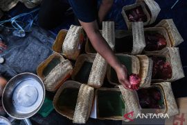 Penderita kolesterol dianjurkan kurangi konsumsi lemak daging kurban