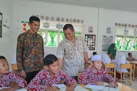 Guru di Aceh Besar terima sertifikasi dan honor jelang Idul Adha