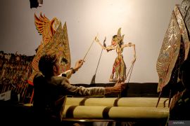 Pagelaran wayang kulit semalam suntuk