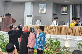 Politikus senior Kuswanto sandang gelar profesor Undar Jombang