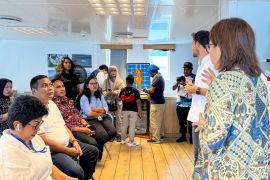 Plastic Odyssey  ajak komunitas lingkungan di Ambon perangi sampah