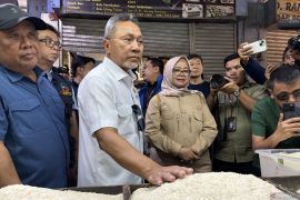 Mendag tinjau Pasar Sederhana Bandung pastikan stok pangan jelang Idul Adha