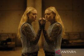 Kakak adik Dakota-Elle Faning masuk nominasi Emmy Awards 2026