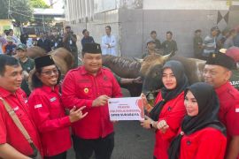 PDI Perjuangan Surabaya kurban 15 sapi di RPH