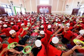 Warga binaan Rutan Situbondo "nyate bareng" pada Hari Raya Kurban
