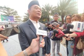 Penerima bansos korban judi daring untuk keluarga bukan pelaku, tegas Muhadjir