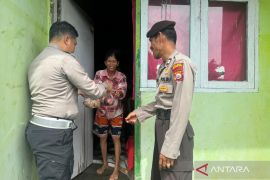 Polres Mukomuko bagikan 222 paket daging kurban