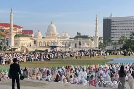 Ribuan warga Batam shalat Id di Dataran Engku Putri