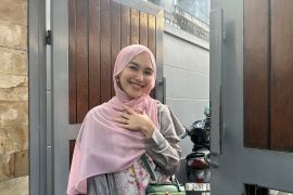 Ayu Ting Ting rasakan suasana Idul Adha beda banget karena orang tua pergi haji