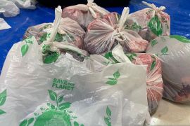 Kantong plastik "biodegradble" dipilih warga untuk wadah salurkan daging kurban