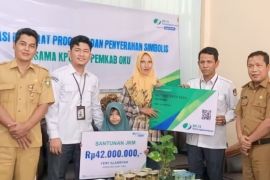 Pemkab OKU sampaikan santun untuk anggota KPPS yang meninggal dunia