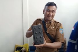 DLH Mataram berhasil mencetak 1.000 lebih batako dari limbah plastik