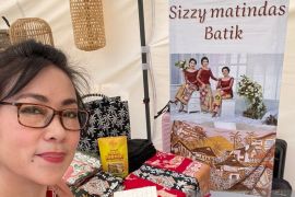 BPPD Minahasa hadirkan Sizzy Matindas Batik di Indonesia Finlandi Fest 2024