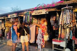 Pedagang di Pantai Lovina-Bali siap sambut  libur panjang sekolah
