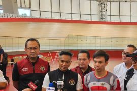 CdM reviews cyclist Bernard van Aert's training