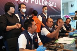 Polda Bali bongkar praktik pengoplosan Elpiji bersubsidi ke tabung 12 kg
