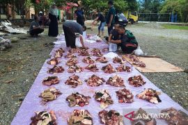 Kemenag Nagan Raya sumbangkan dua ternak sapi kurban untuk warga